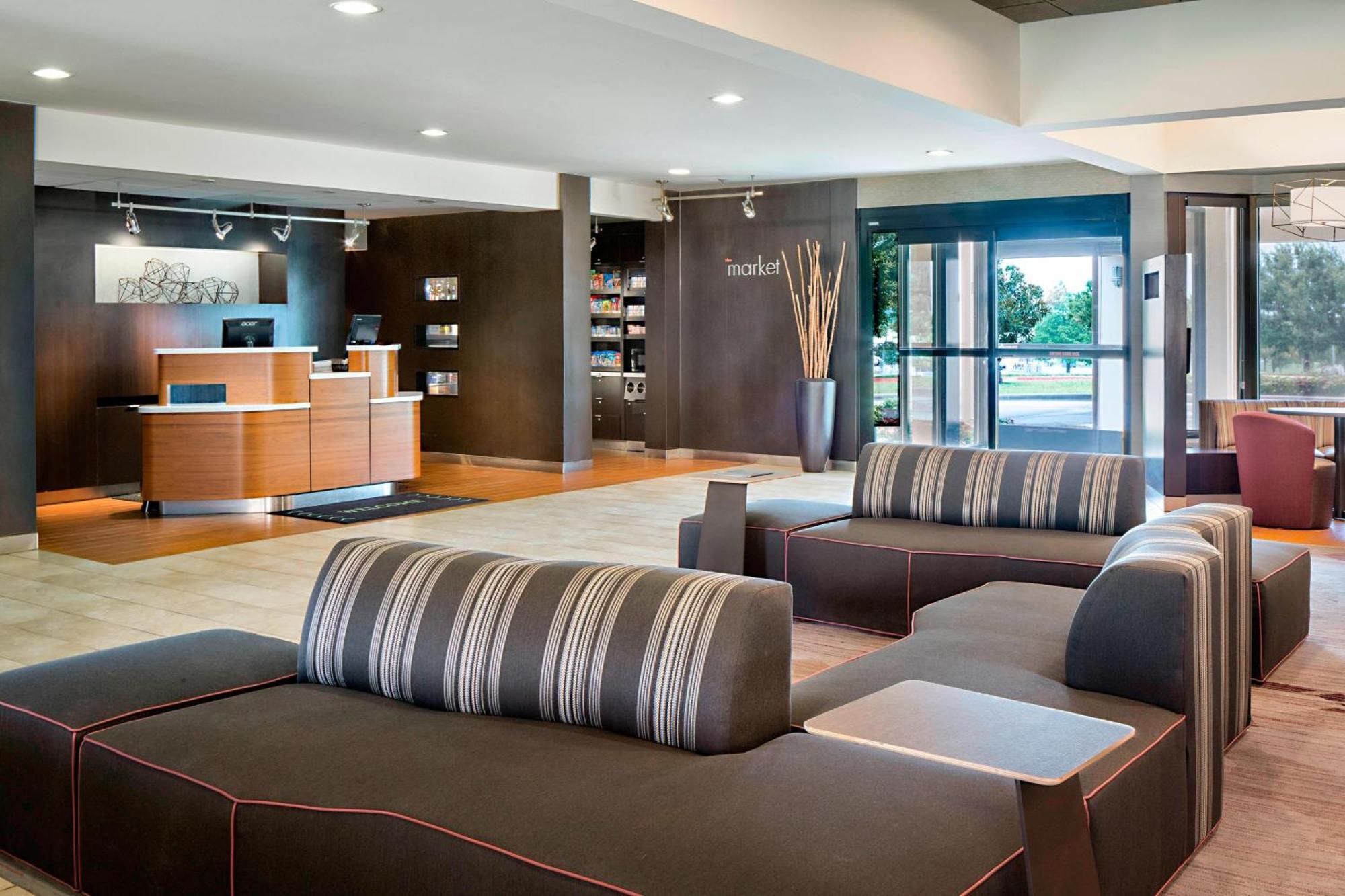Courtyard By Marriott Dallas Arlington Entertainment District Exterior photo
